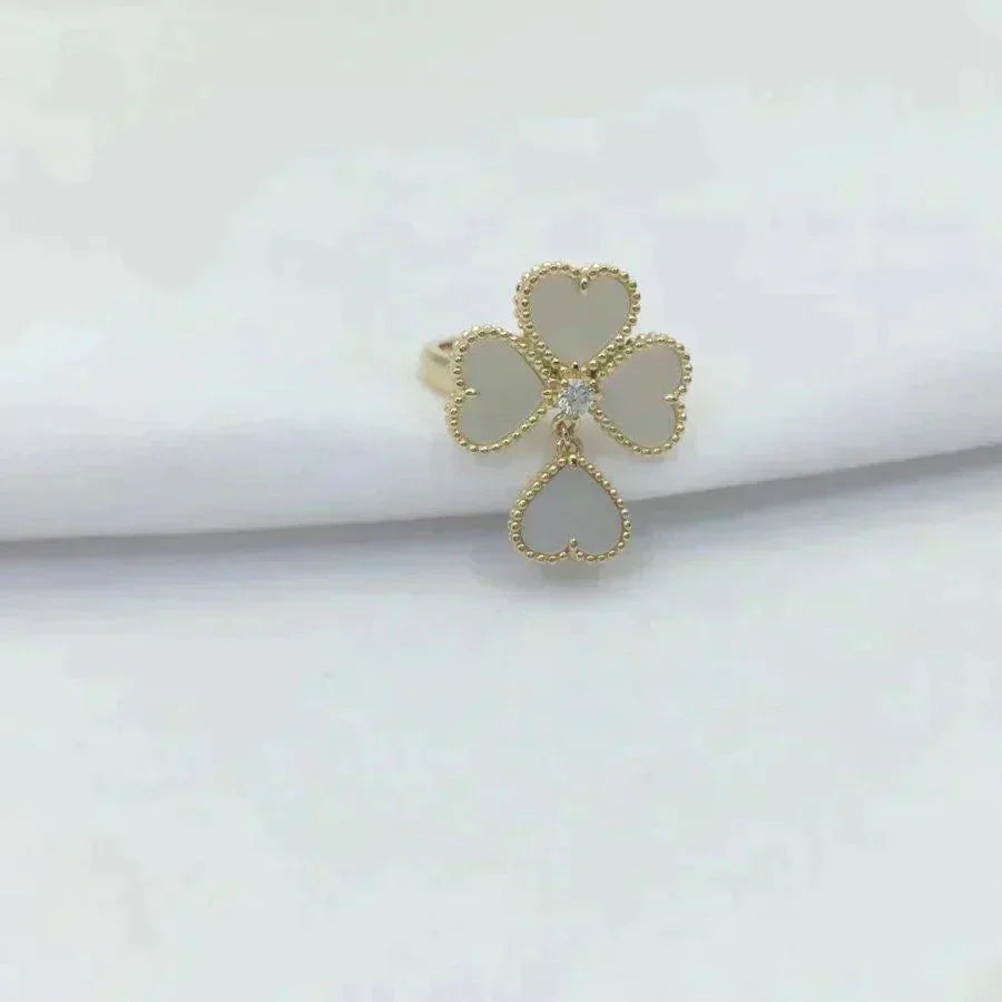 [ECHO ]SWEET CLOVER WHITE MOP RING