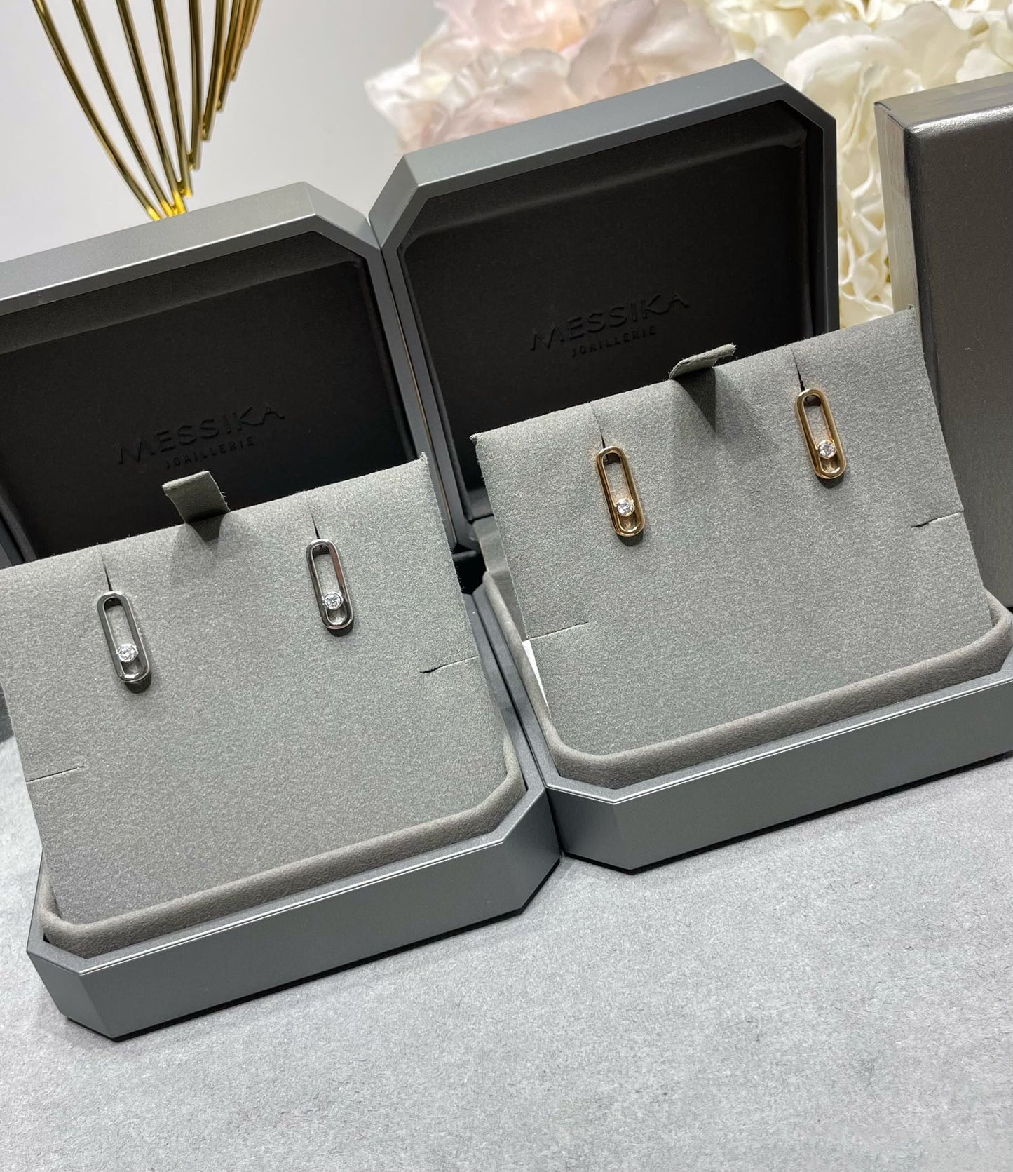 [ECHO]MOVE UNO SMALL 1 DIAMOND EARRINGS
