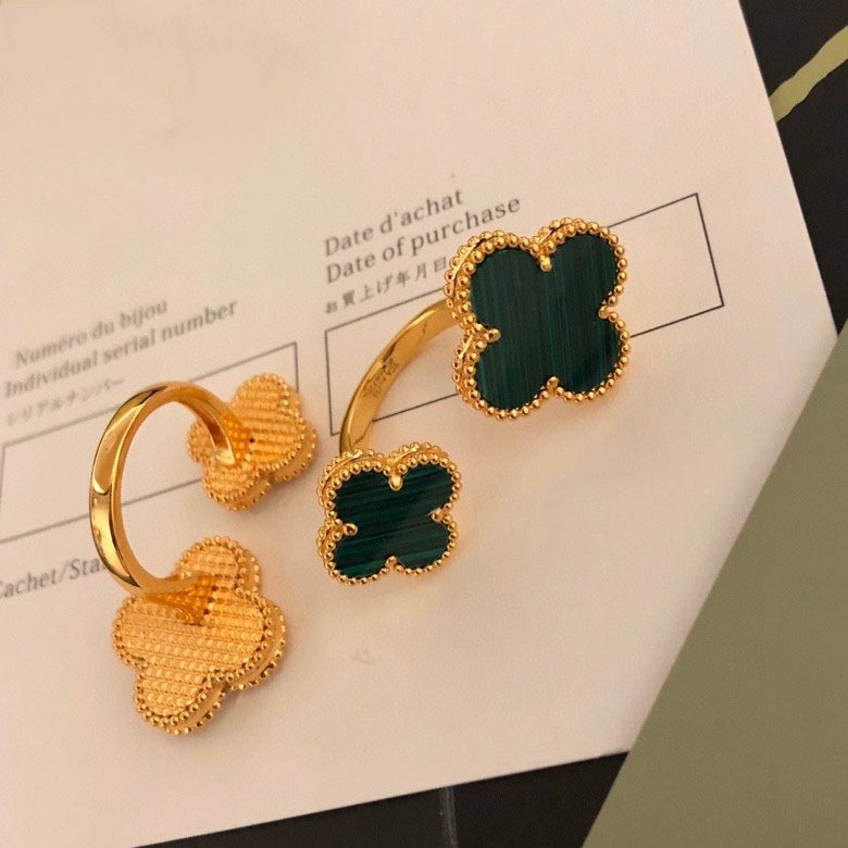 [ECHO ]CLOVER BETWEEN THE FINGER RING