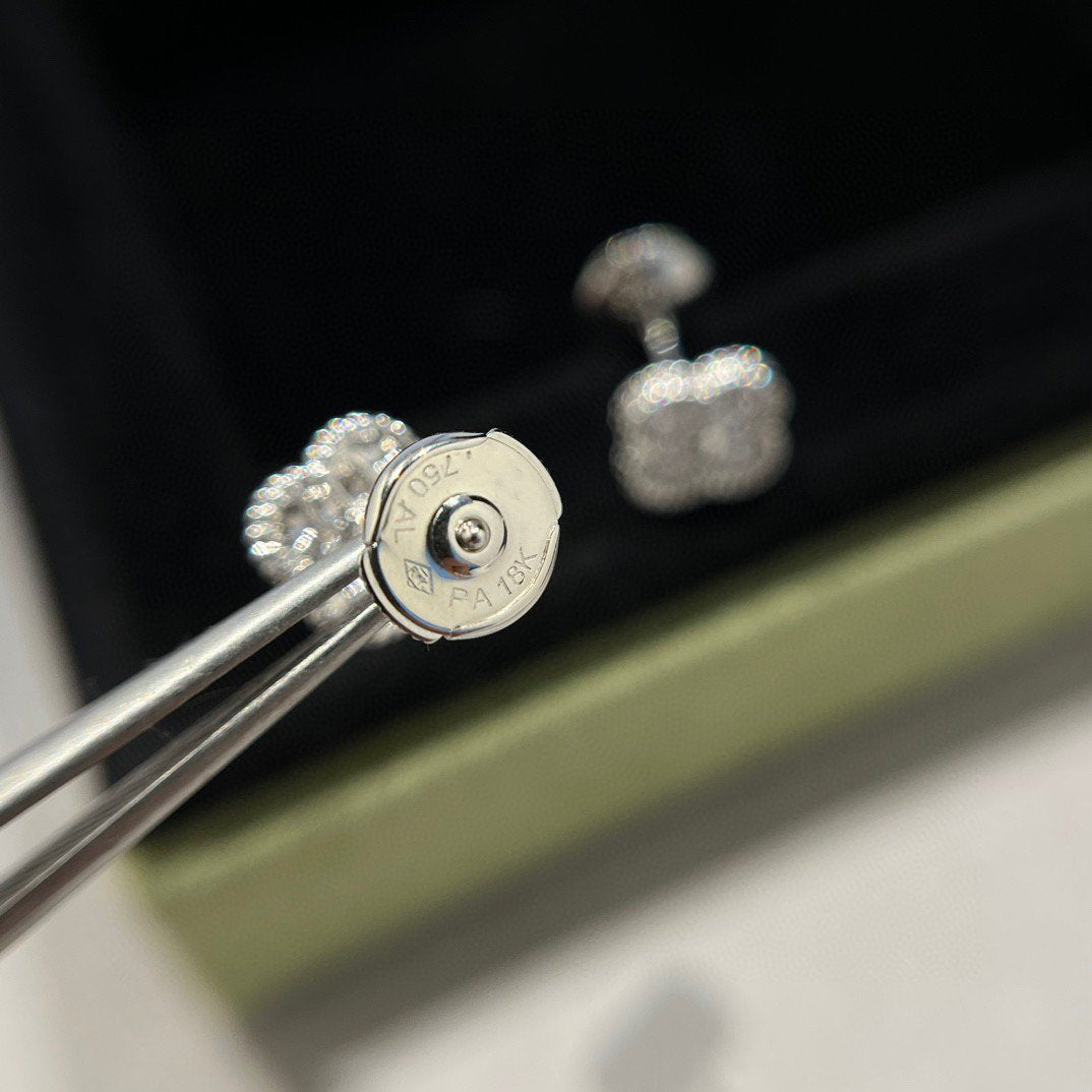 [ECHO ]CLOVER MINI DIAMOND STUD EARRINGS