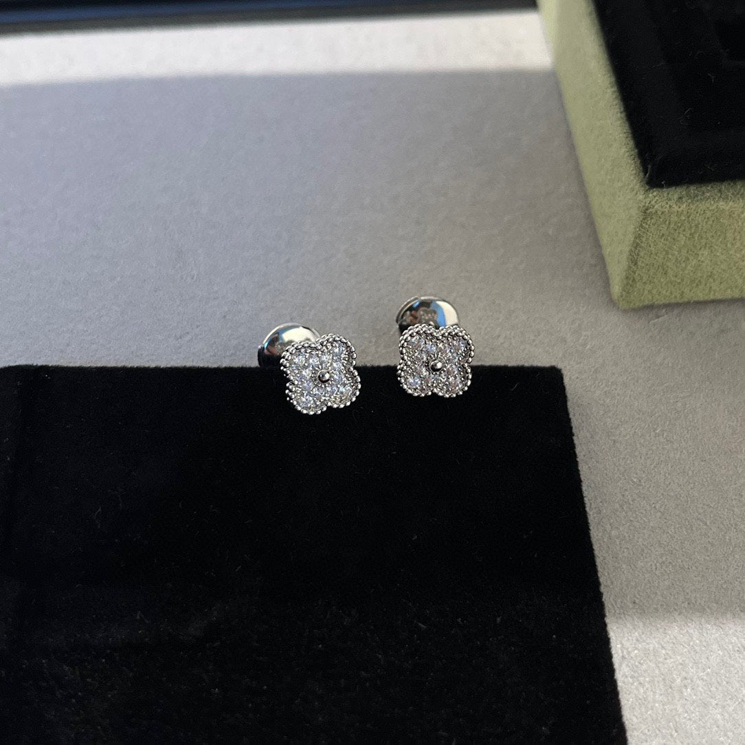 [ECHO ]CLOVER MINI DIAMOND STUD EARRINGS