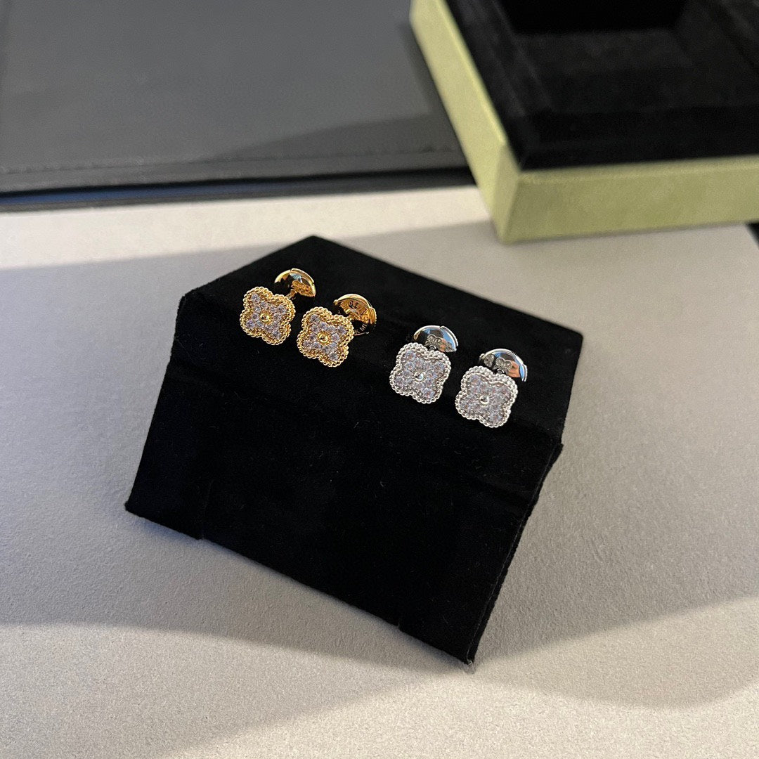 [ECHO ]CLOVER MINI DIAMOND STUD EARRINGS