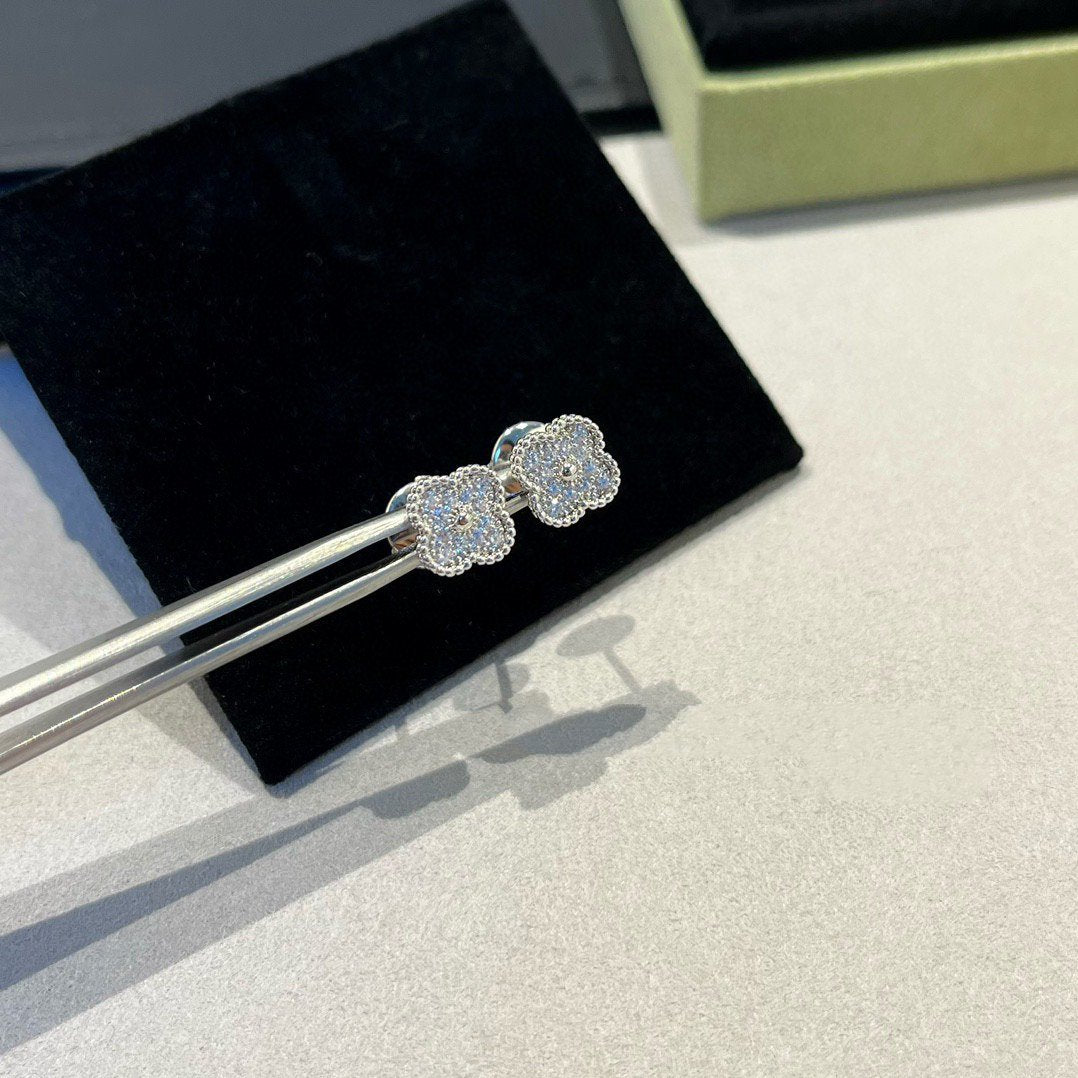 [ECHO ]CLOVER MINI DIAMOND STUD EARRINGS
