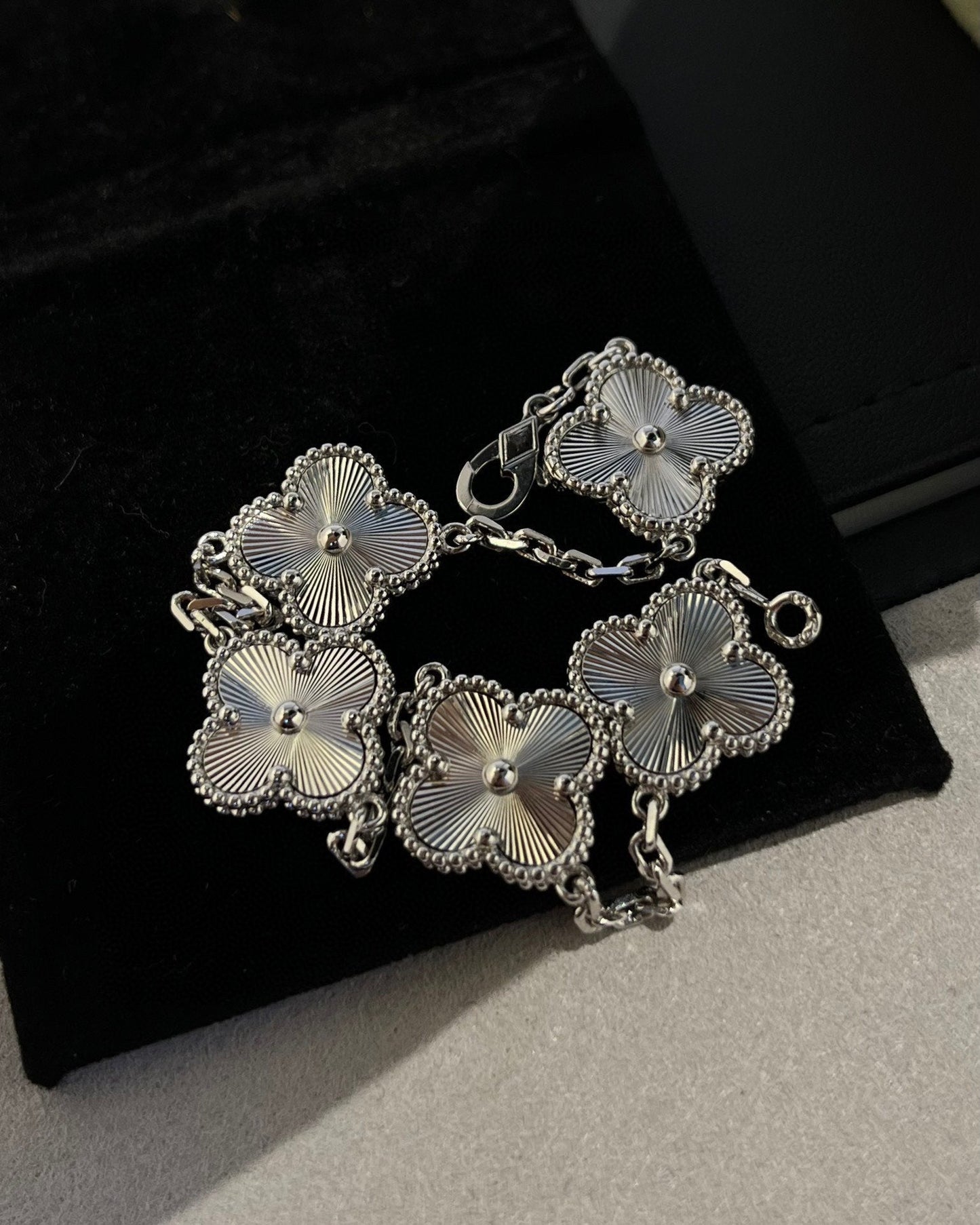 [ECHO ]CLOVER SILVER 5 MOTIFS BRACELET